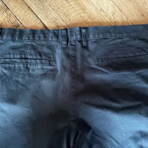 Old Navy Men’s Classic Khaki Pants Size Waist Size 40 L 32, Navy Color. - Picture 6 of 7